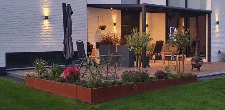 Δημιουργήστε ατμόσφαιρα με κραταιόχαλυβα στον κήπο